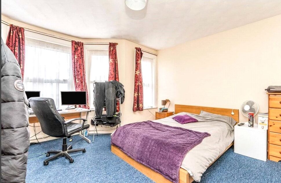 Flat Harborough Road in Southampton