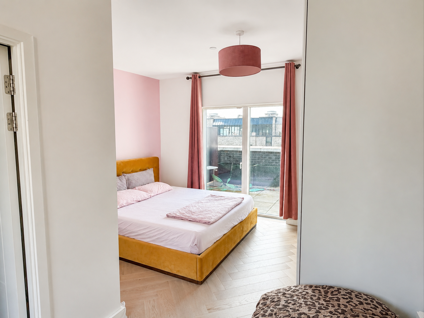 Flat Villiers Gardens in Greater London