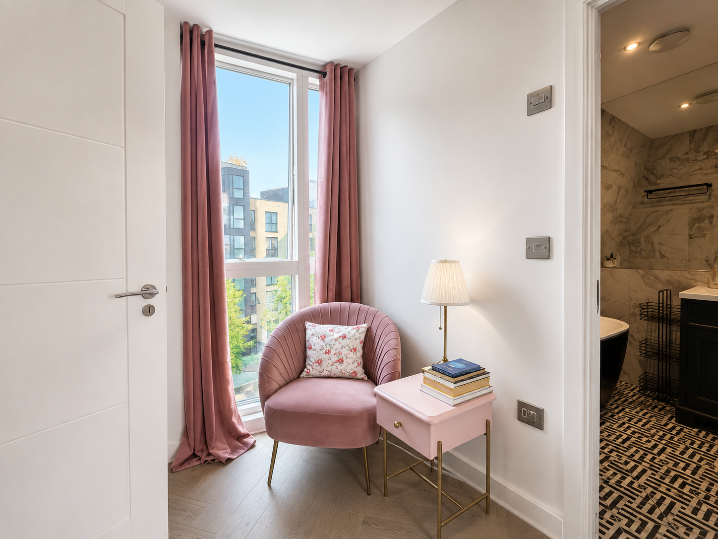 Flat Villiers Gardens in Greater London