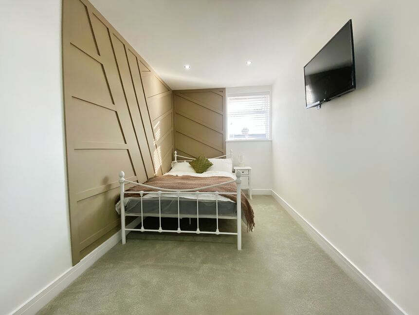 Room Fawcett Road in Portsmouth