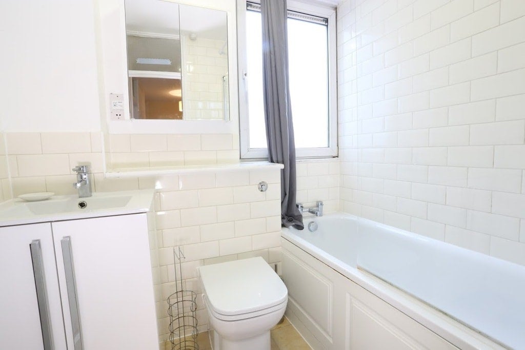 Room Gernon Road in Greater London