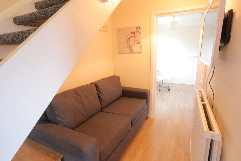 Room Gernon Road in Greater London