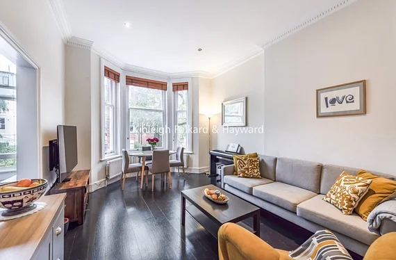 Flat Greencroft Gardens in Greater London