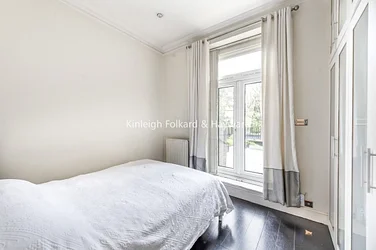 Flat Greencroft Gardens in Greater London