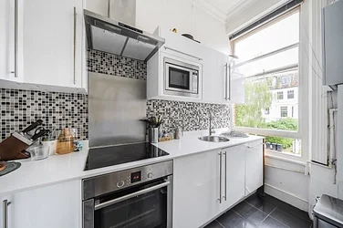 Flat Greencroft Gardens in Greater London