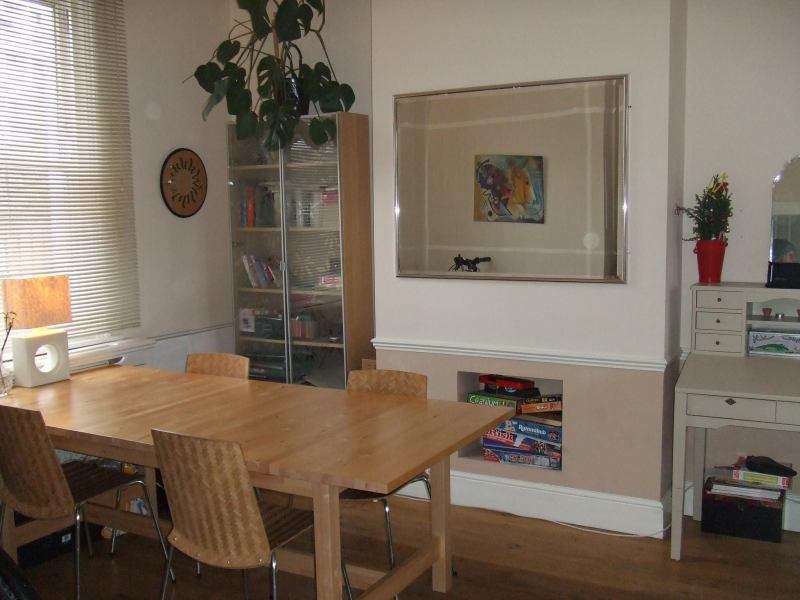 Room Fyfield Road in Greater London