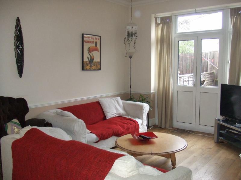 Room Fyfield Road in Greater London