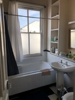 Room Fyfield Road in Greater London