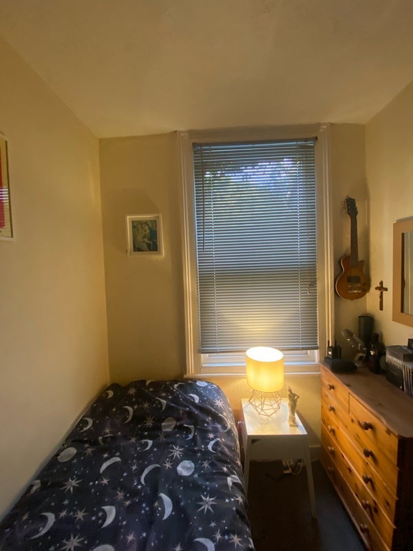 Room Newport Road in Greater London