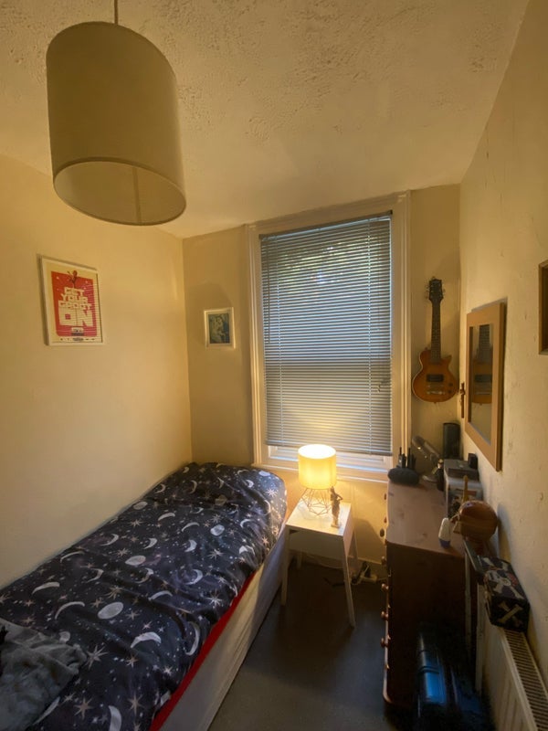 Room Newport Road in Greater London