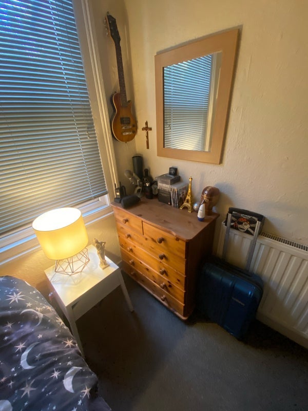 Room Newport Road in Greater London