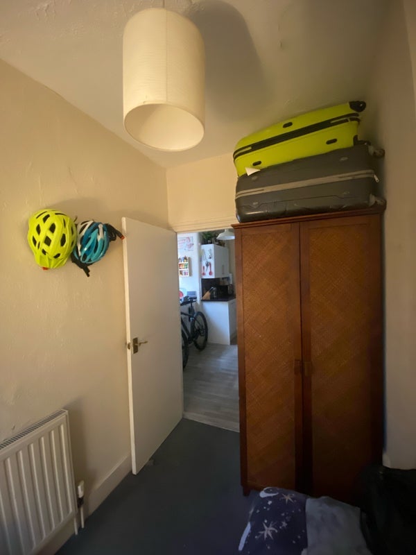 Room Newport Road in Greater London