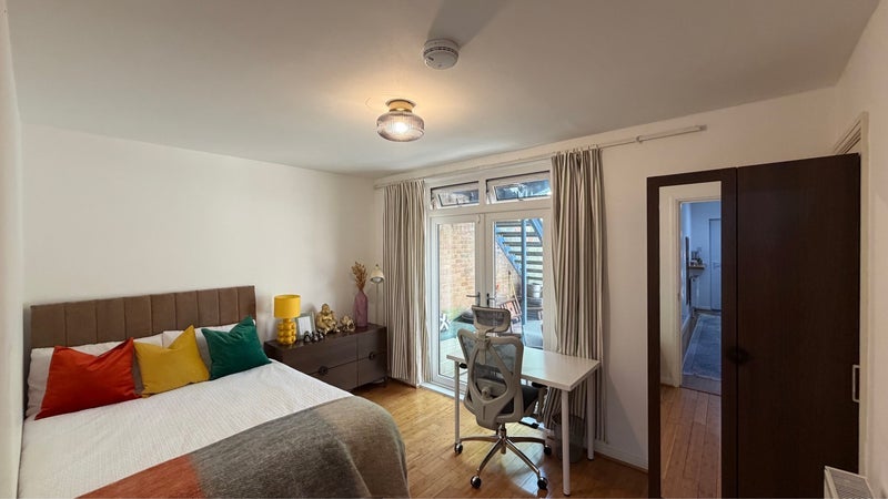 Room Holyoake Court in Greater London