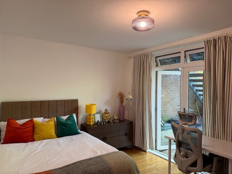 Room Holyoake Court in Greater London
