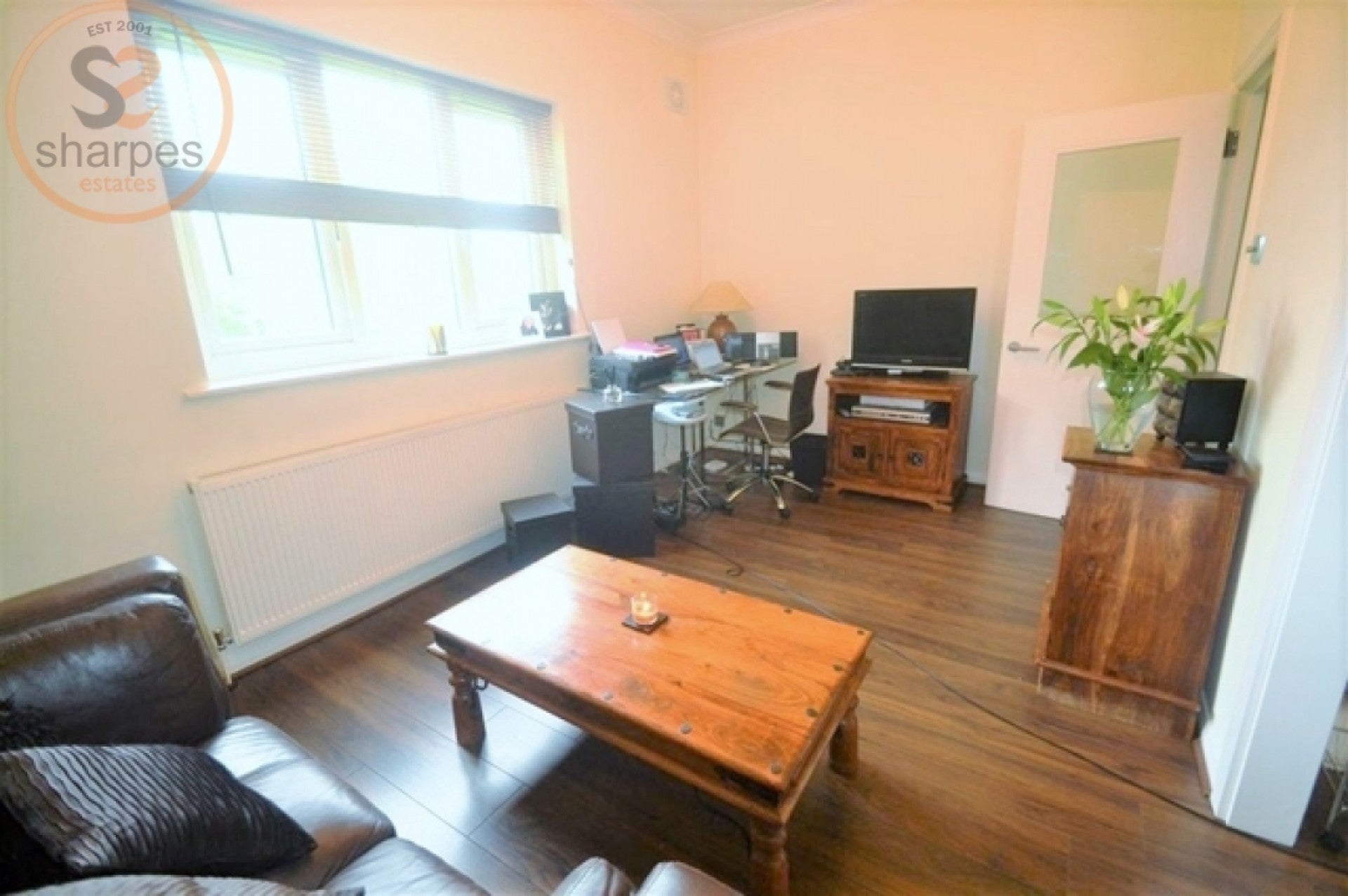 Flat Coombe Lane in Greater London