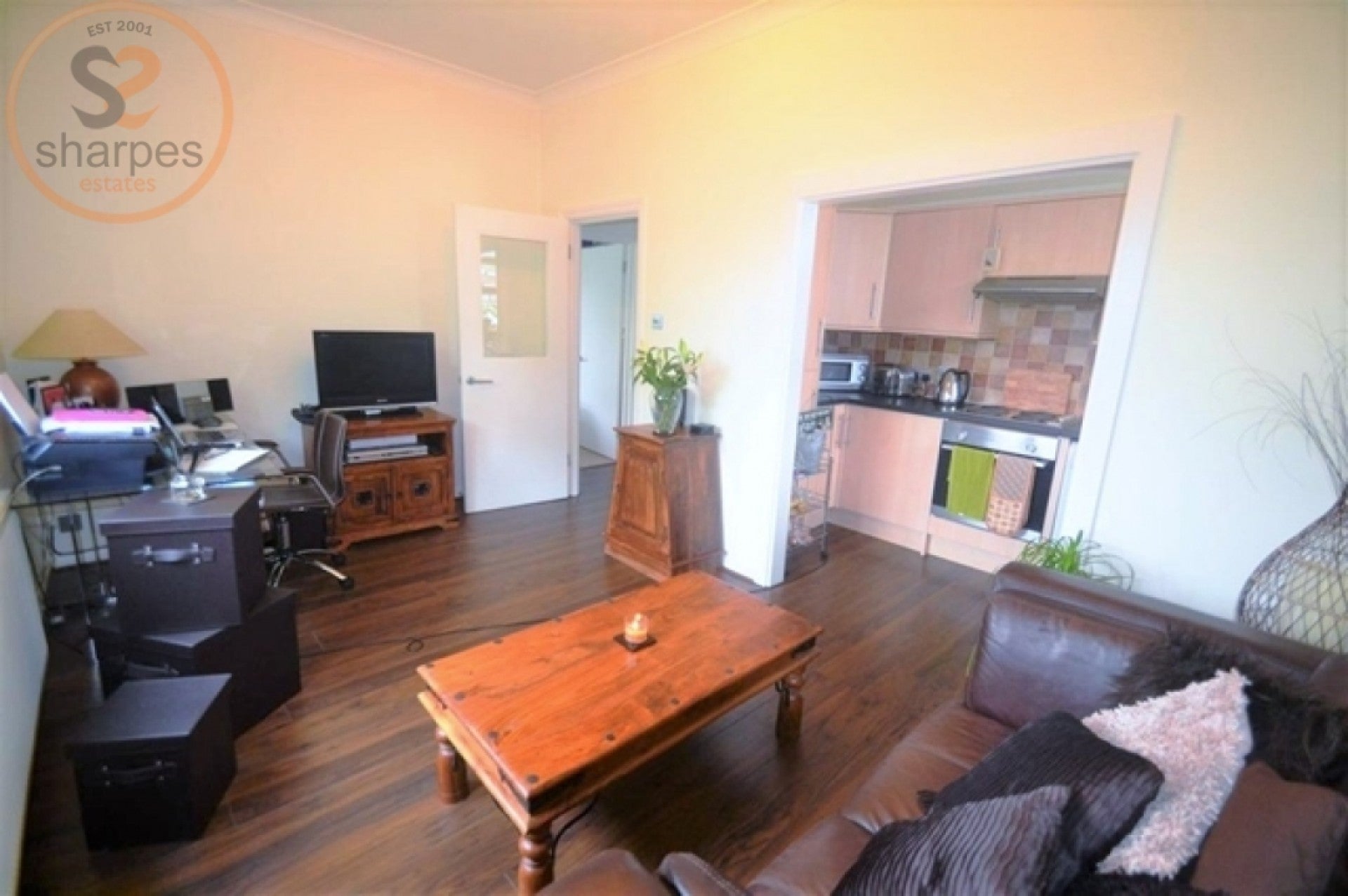 Flat Coombe Lane in Greater London