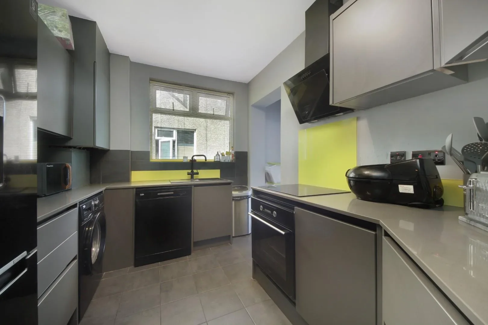 Flat Thornton Avenue in Greater London