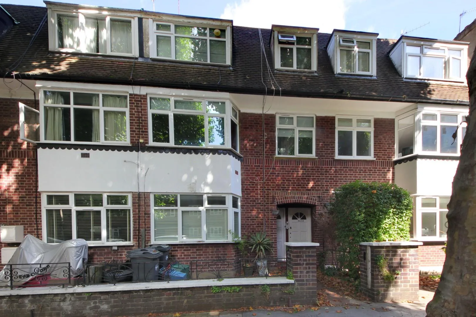 Flat Thornton Avenue in Greater London