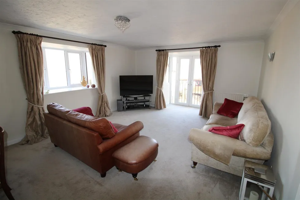 Flat Fairholme Gardens in Waverley