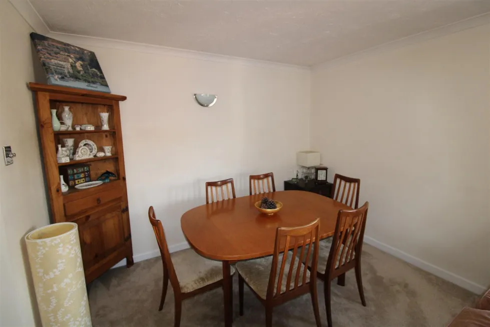 Flat Fairholme Gardens in Waverley
