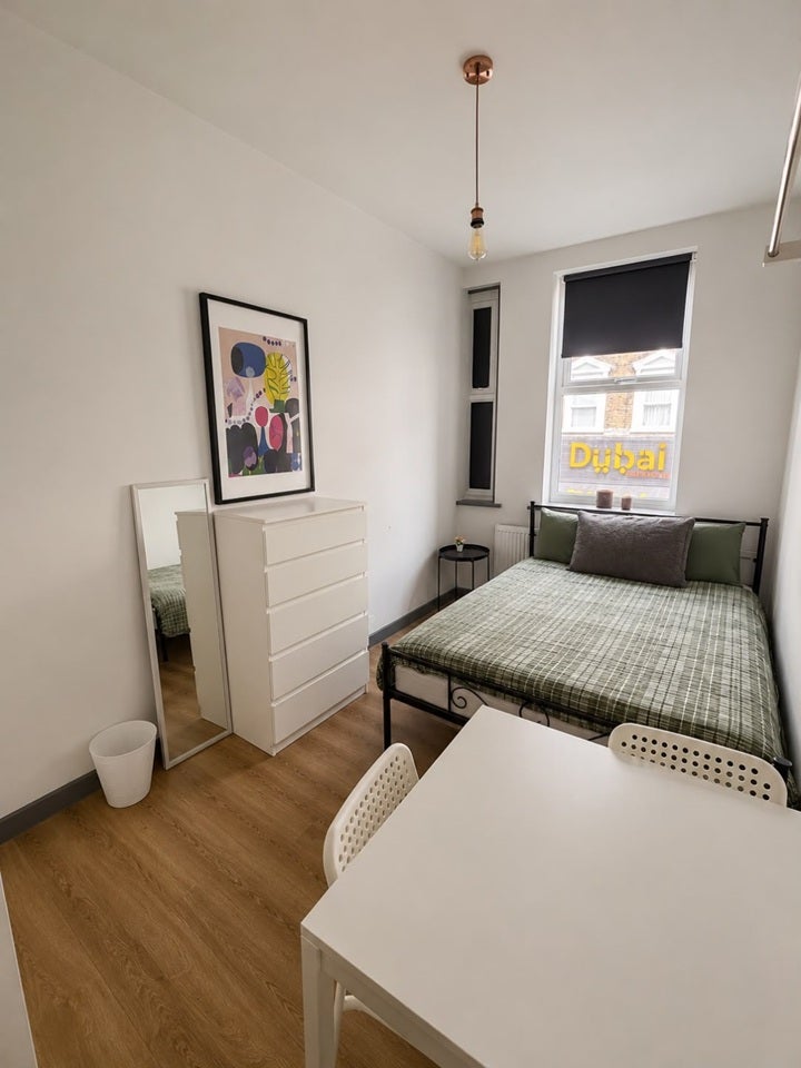 Room Kilburn High Road in Greater London
