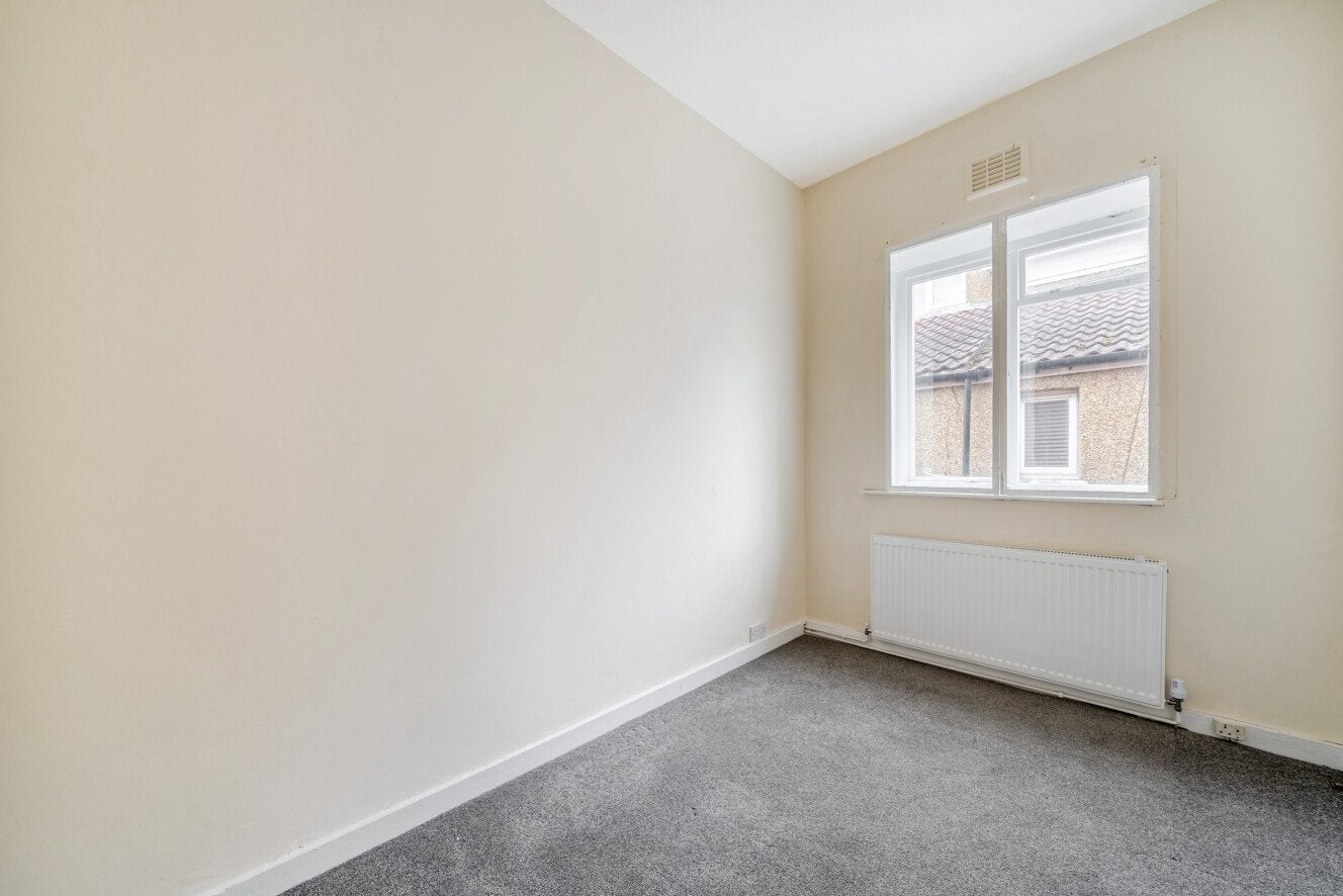Flat Sylvan Road in Greater London