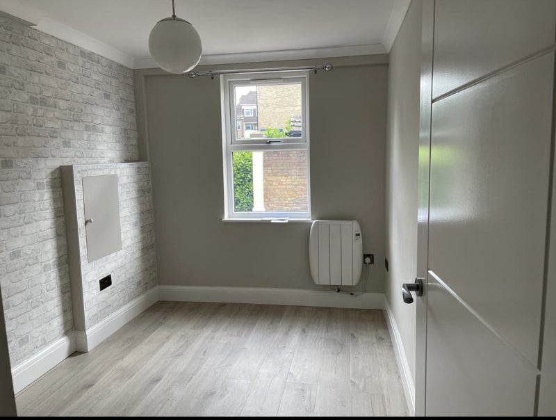 Room Malmesbury Road in Greater London