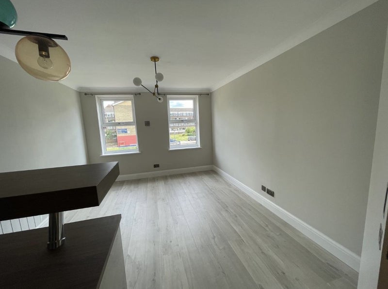 Room Malmesbury Road in Greater London