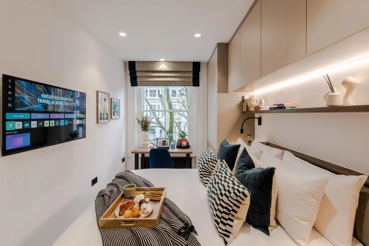 Flat Marloes Road in Greater London