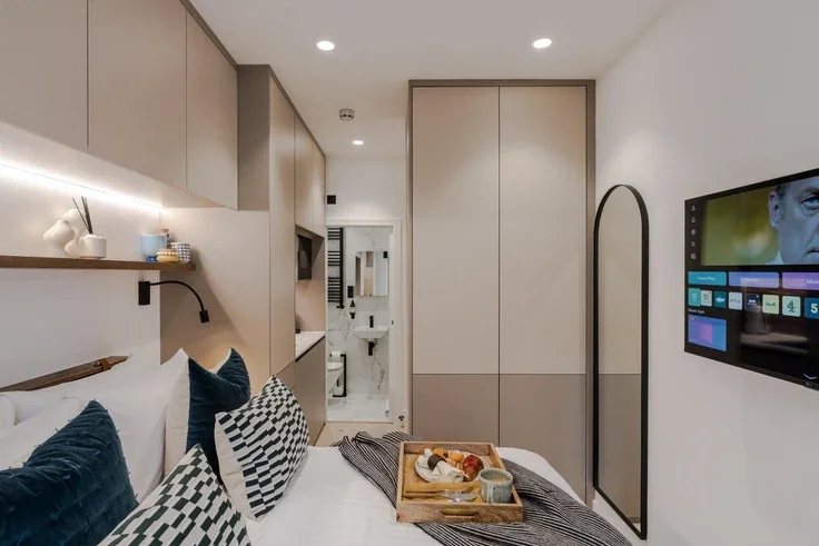 Flat Marloes Road in Greater London