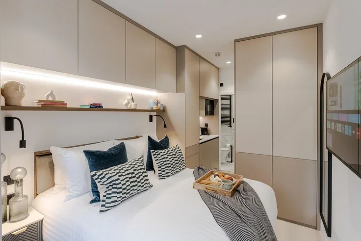 Flat Marloes Road in Greater London