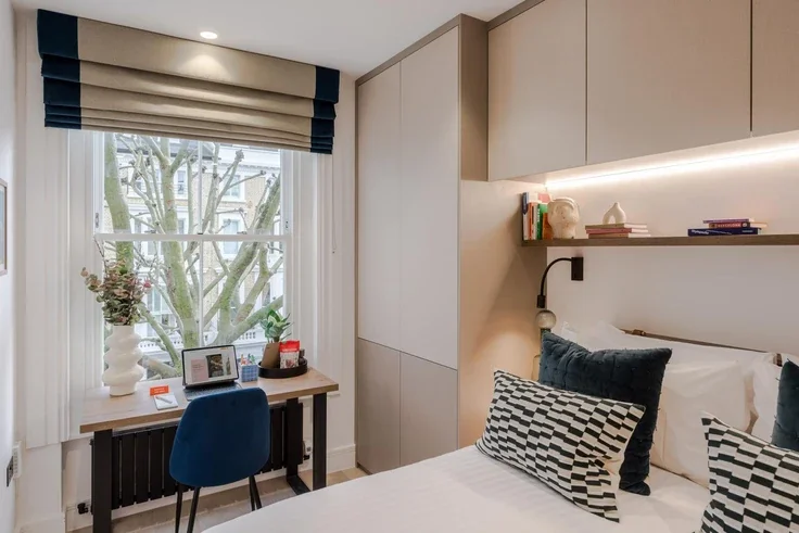 Flat Marloes Road in Greater London