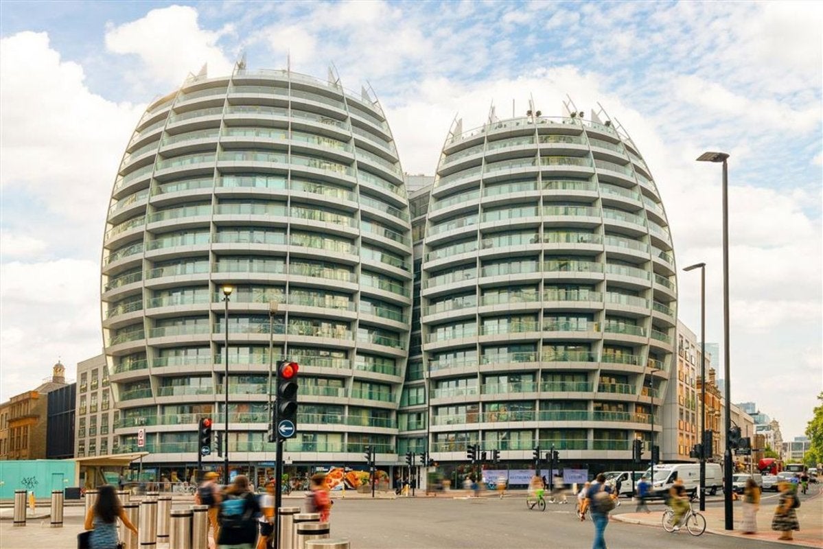 Flat City Road in Greater London