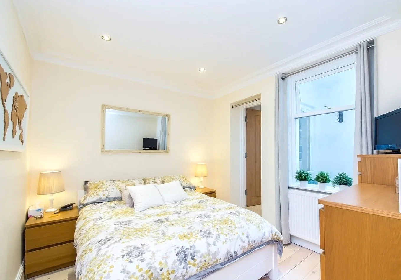 Flat Queen's Crescent in Greater London