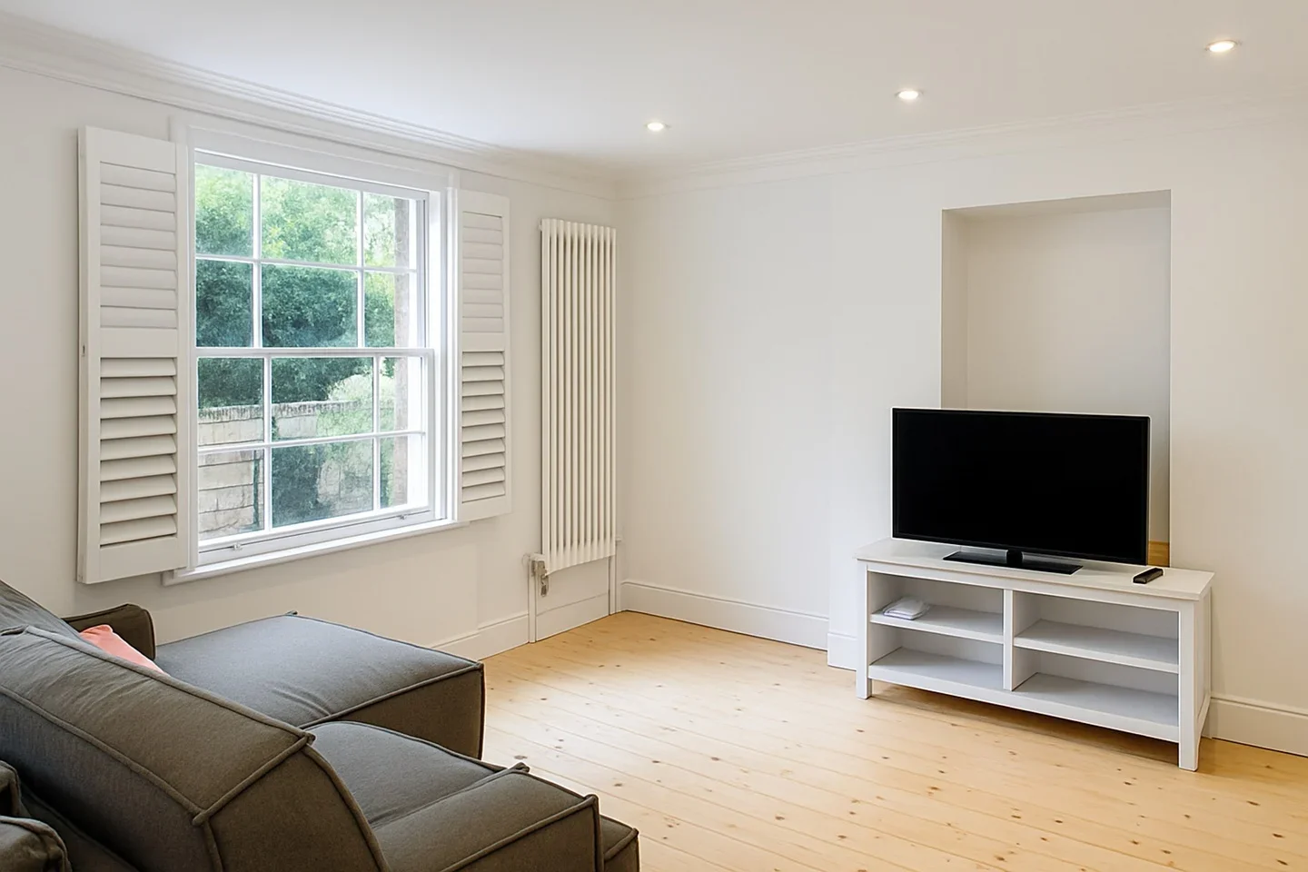 Flat Queen's Crescent in Greater London
