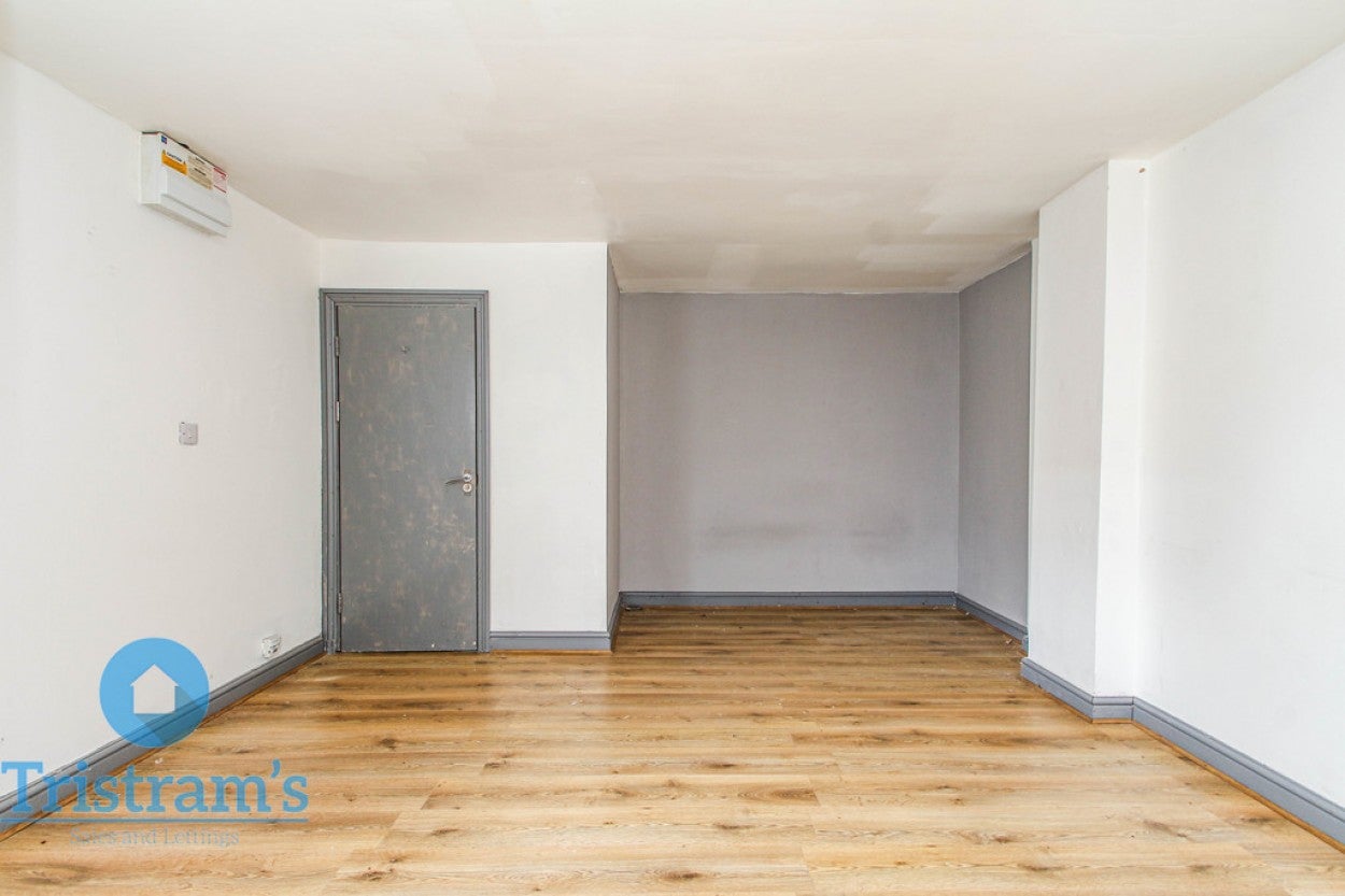 Flat Titchfield Terrace in Ashfield