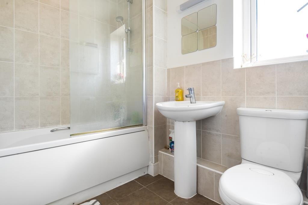 Room Banbury Way in Basingstoke and Deane
