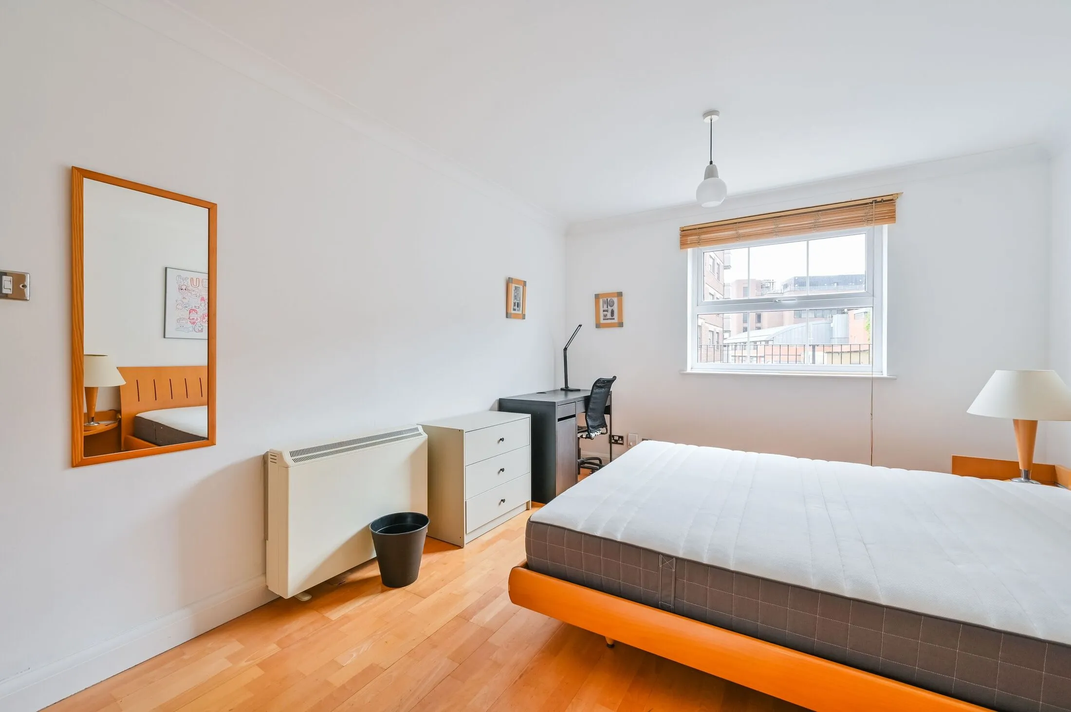 Flat Newton Street in Greater London