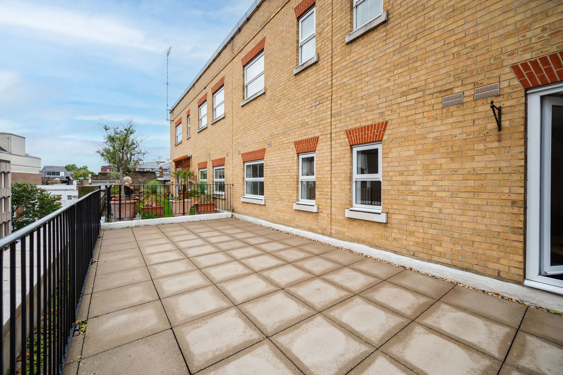 Flat Newton Street in Greater London