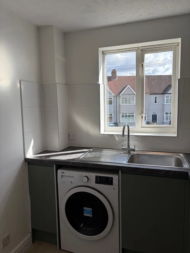 Flat Juniper Court in London