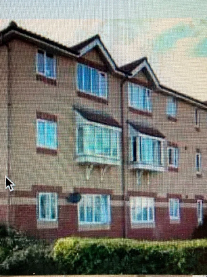 Flat Juniper Court in London