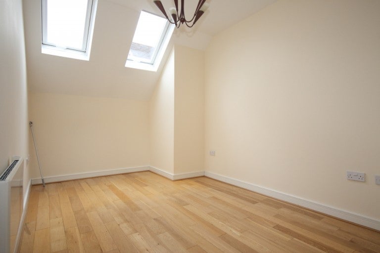 Flat Heathside Road in Woking