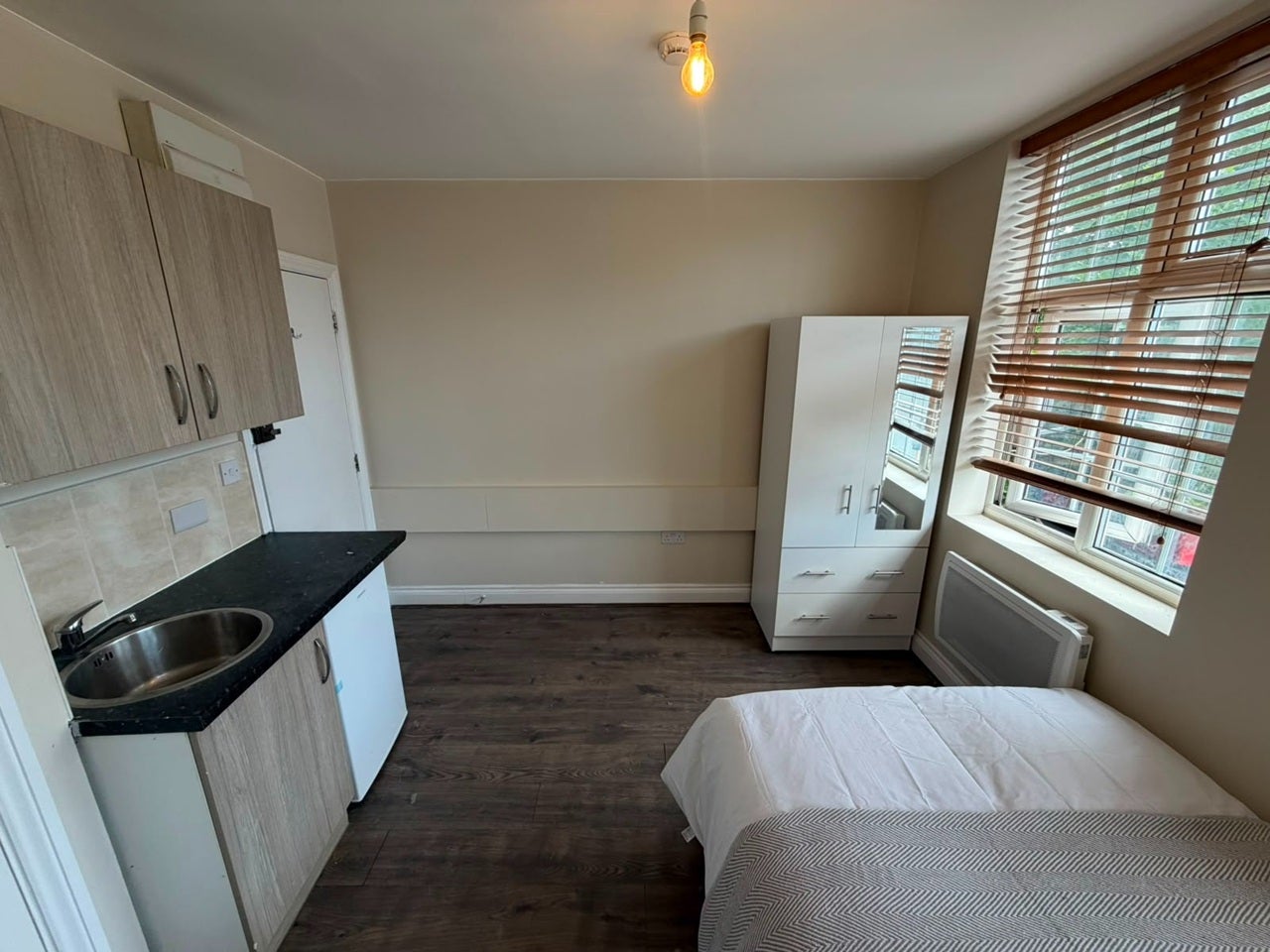 Flat Burnt Ash Lane in Greater London