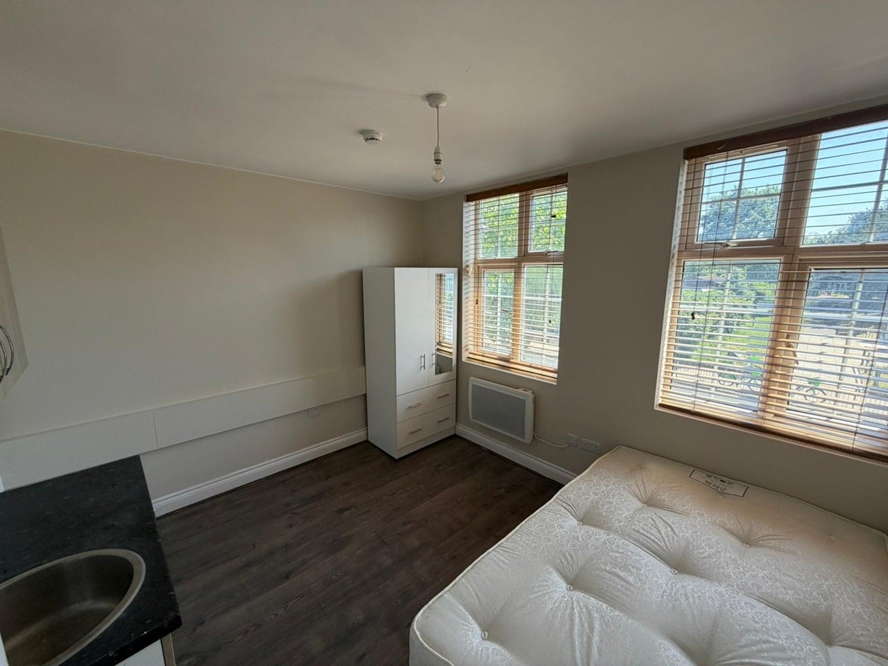 Flat Burnt Ash Lane in Greater London