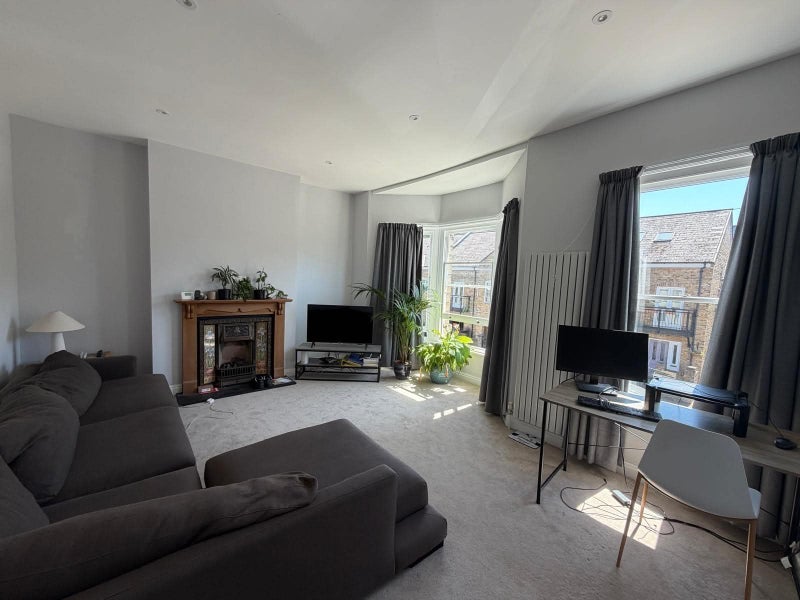 Room Norroy Road in Greater London