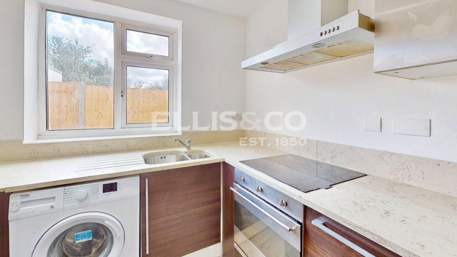 Flat Thorn Close in Greater London