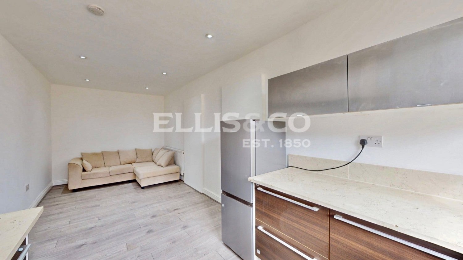 Flat Thorn Close in Greater London