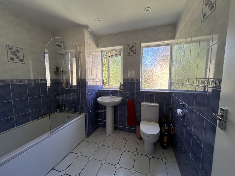 Room Springfield Road in Greater London