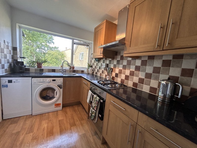 Room Springfield Road in Greater London