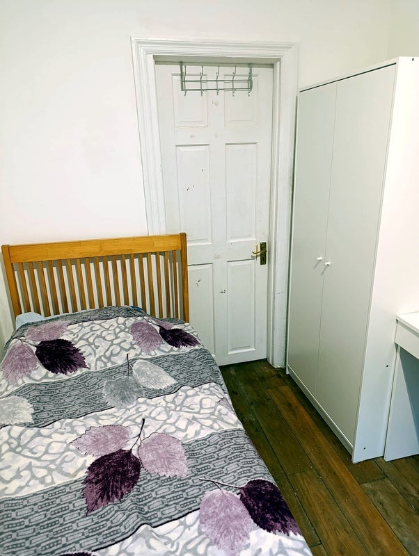 Room Ryfold Road in Greater London
